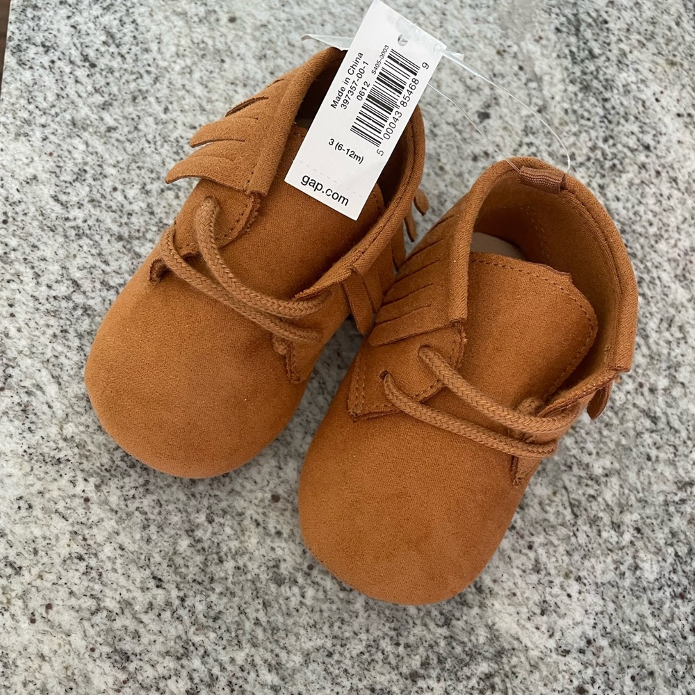NWT Gap 3-6 month baby moccasin